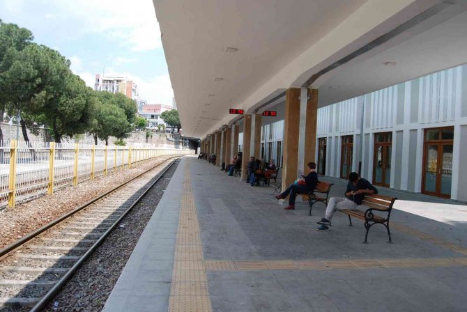 Aydın’ın Hafızası Tarihi Tren Garı, Geçmişe Işık Tutuyor