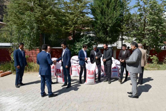 Çatak’ta Yüzde 75 Hibeli Tohum Dağıtımı