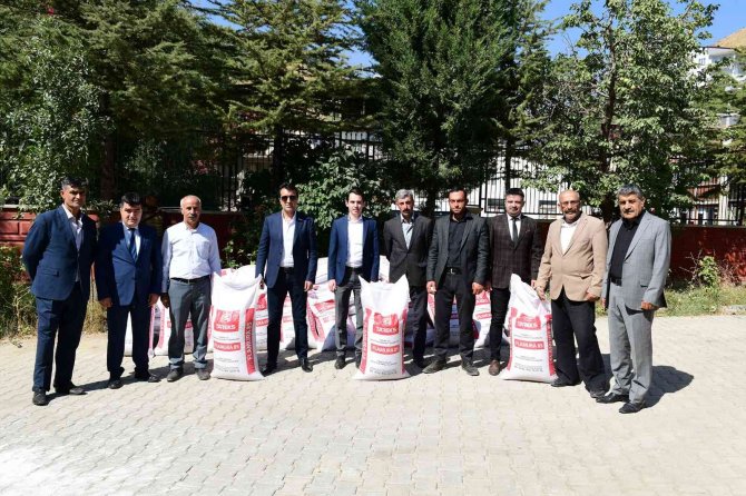 Çatak’ta Yüzde 75 Hibeli Tohum Dağıtımı