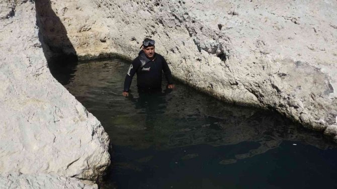 Erciş’teki 11 Basamaklı Urartu Limanı Su Altından Görüntülendi