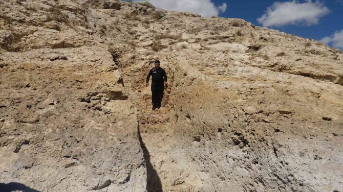 Erciş’teki 11 Basamaklı Urartu Limanı Su Altından Görüntülendi