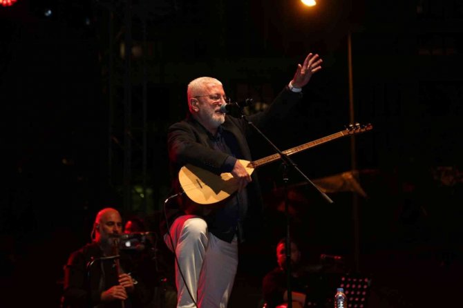 Onur Akın Ve Aydilge Ataşehir’de Konser Verdi