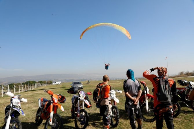 Bursa’da Motocross Şov Nefesleri Kesti