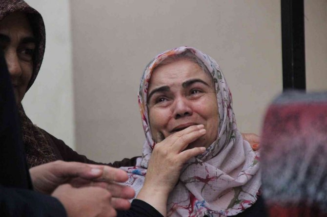 Anne-kızın Yaşadığı Ev Alevlere Teslim Oldu