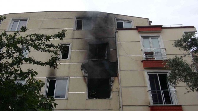 Anne-kızın Yaşadığı Ev Alevlere Teslim Oldu