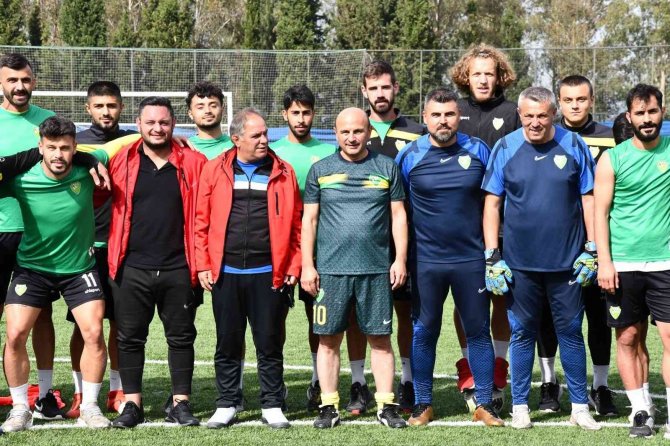 Başkan Oral, Futbol Takımıyla Antrenmana Çıktı