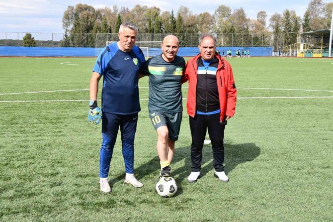 Başkan Oral, Futbol Takımıyla Antrenmana Çıktı