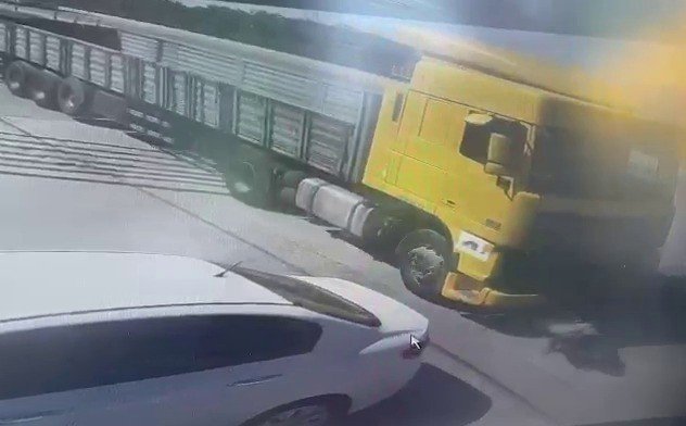 Park Ettiği Tırın Freni Boşaldı, Altında Kalarak Öldü