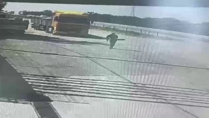 Park Ettiği Tırın Freni Boşaldı, Altında Kalarak Öldü