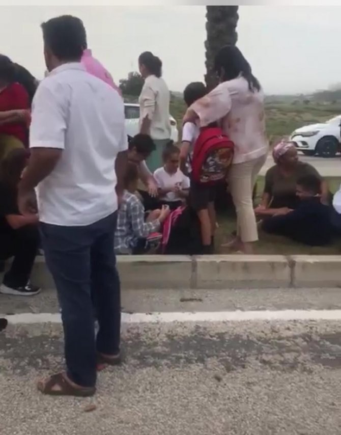 Servis Aracı Kaza Yaptı, 14 Öğrenci Hafif Yaralandı