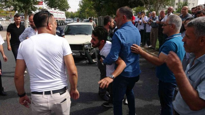 Otomobilin Çarptığı Hamile Kadın Yaşam Savaşı Veriyor