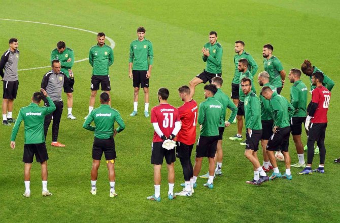 Aek Larnaca, Fenerbahçe Maçı Hazırlıklarını Tamamladı