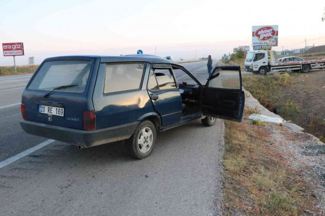 Otomobilin Çarptığı Atın Telef Olduğu Kazada 4 Kişi Yaralandı
