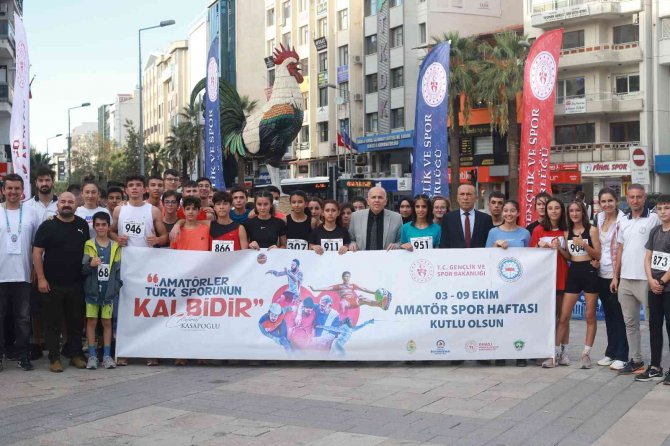 Genç Atletler Aynı Anda Koştu