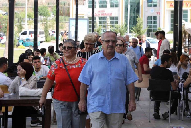 60+ Tazelenme Üniversitesinde İlk Ders Heyecanı