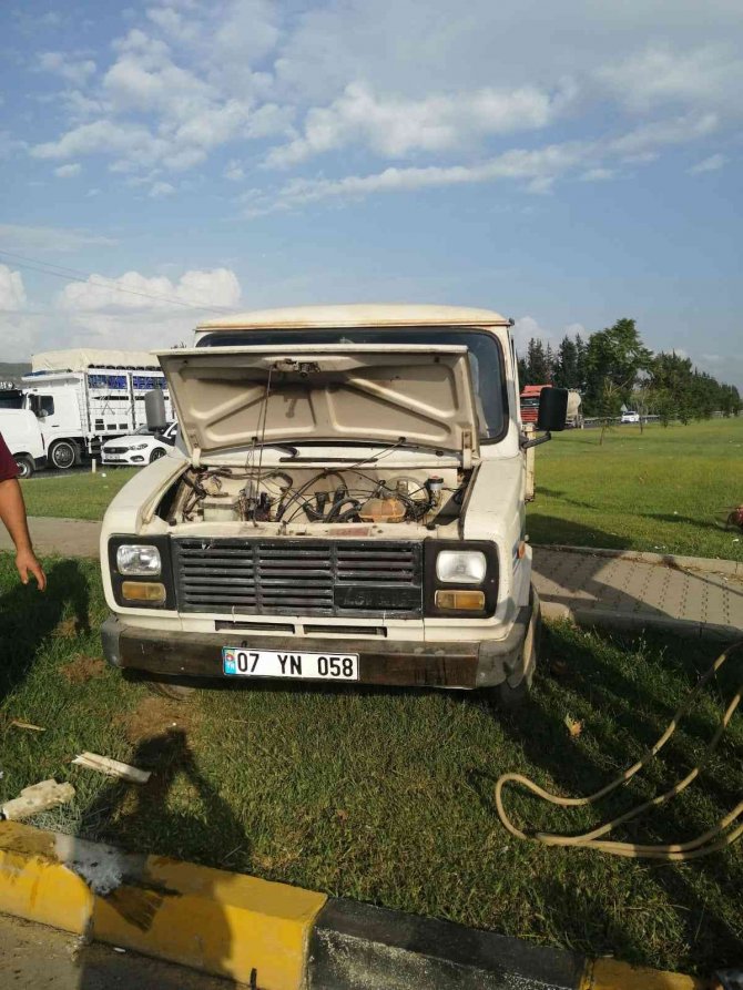 Cezaevine Ait Ring Aracı Kamyonetle Çarpıştı: 1 Yaralı