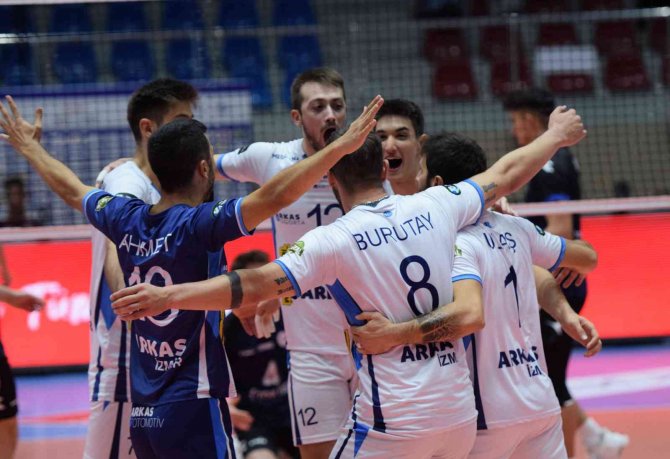 Axa Sigorta Efeler Ligi: Arkas Spor: 3 - Tokat Belediye Plevne: 0