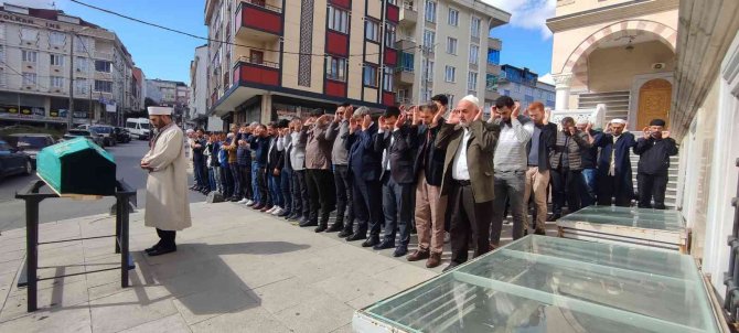 Arnavutköy’de Çıkan Yangında Ölen Otizmli Çocuk Son Yolculuğuna Uğurlandı