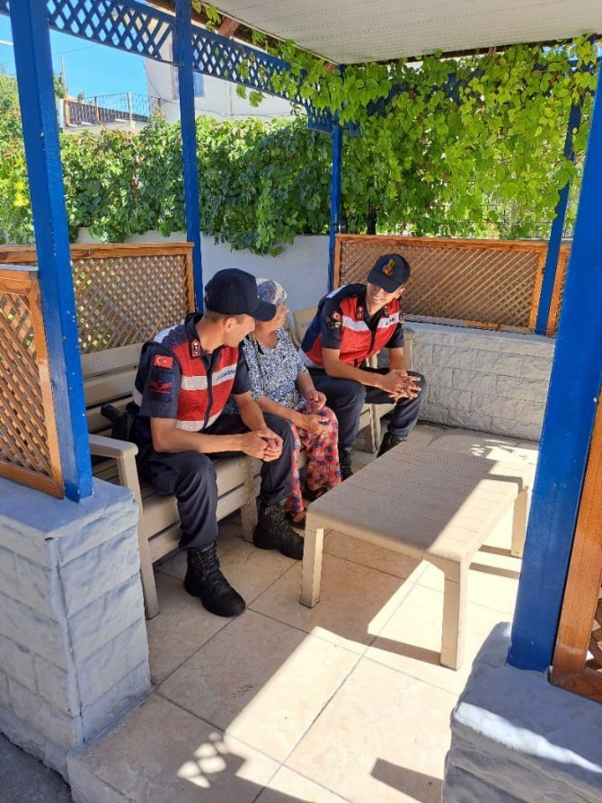 Kaybolan Alzheimer Hastası Kadını Jandarma Ekipleri Buldu