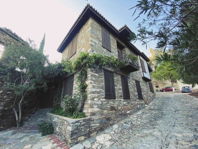 Doğanbey, Tarihi Dokusu İle Ziyaretçilerini Mest Ediyor