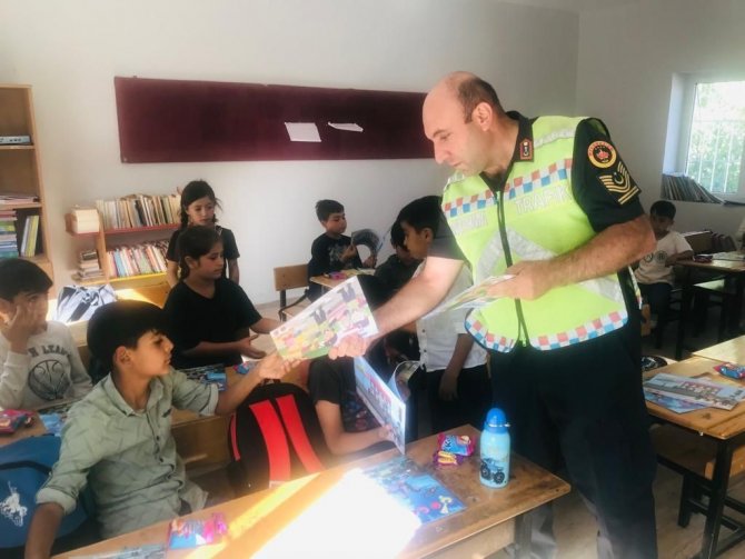 Çocuklara Trafik Eğitimi Verildi