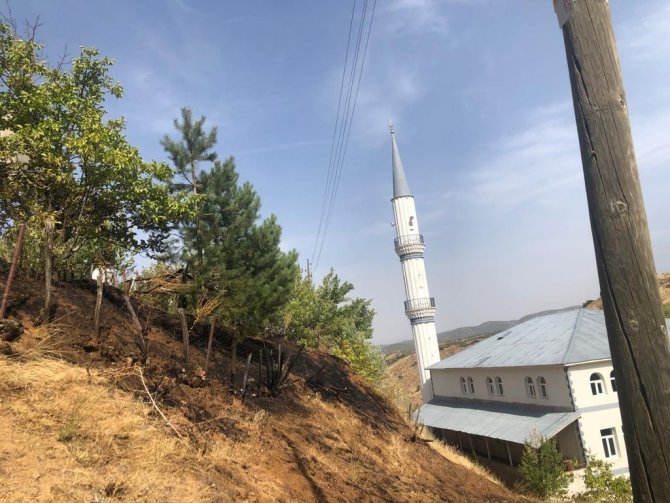 Elektrik Tellerinden Çıkan Yangın Kontrol Altına Alındı