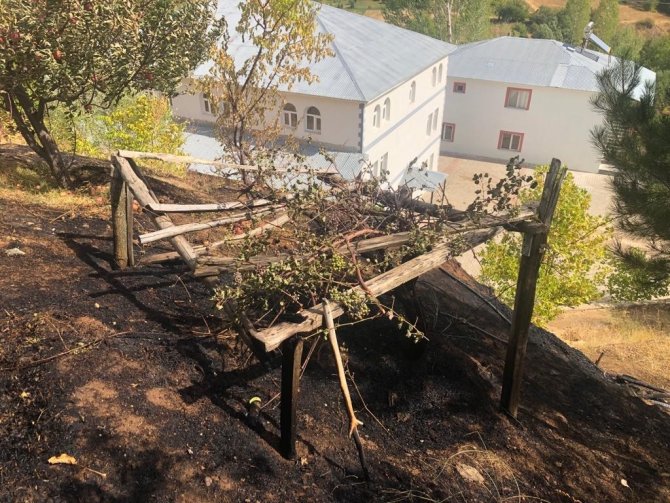 Elektrik Tellerinden Çıkan Yangın Kontrol Altına Alındı