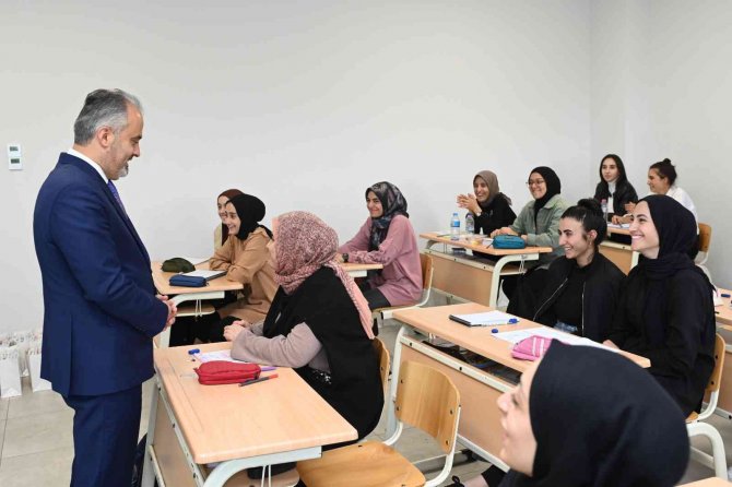 Gençler Üniversiteye Bursa Büyükşehir’le Hazırlanıyor