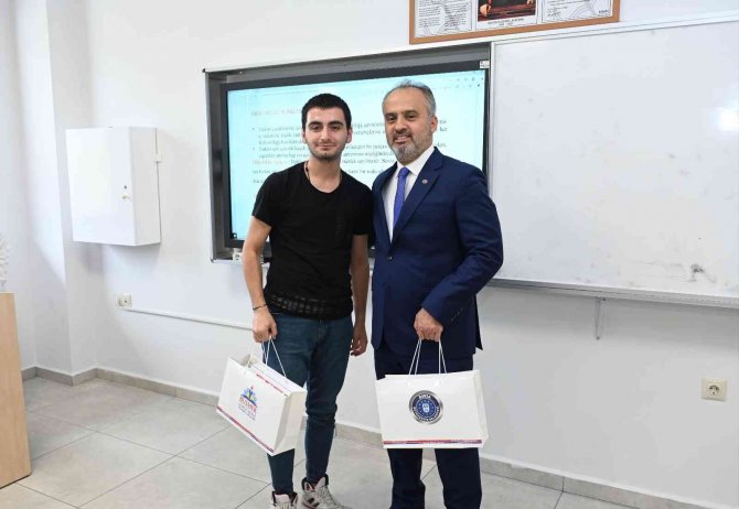 Gençler Üniversiteye Bursa Büyükşehir’le Hazırlanıyor