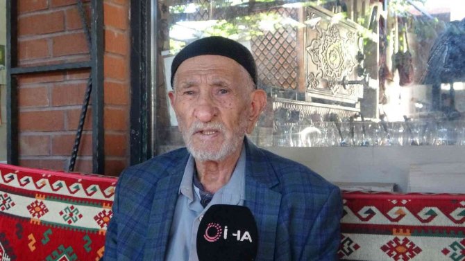 Höyük Üzerine Yapıldığı Depremle Ortaya Çıkan Ve İbadete Kapatılan Tarihi Caminin Akıbeti Belirsiz