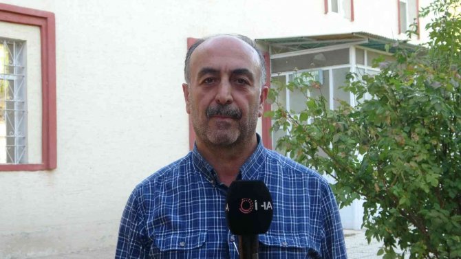 Höyük Üzerine Yapıldığı Depremle Ortaya Çıkan Ve İbadete Kapatılan Tarihi Caminin Akıbeti Belirsiz