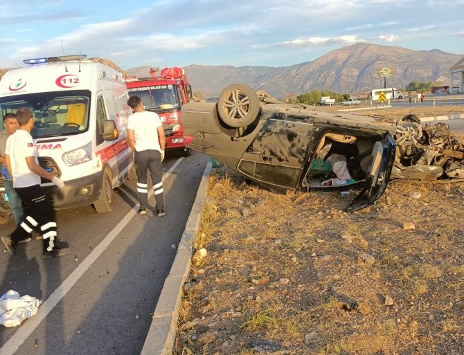 Takla Atan Otomobil Şarampolde Ters Döndü: 2 Yaralı