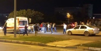 Otomobille Çarpışan Motosikletli Kurye Ağır Yaralandı