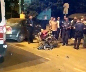 Otomobille Çarpışan Motosikletli Kurye Ağır Yaralandı