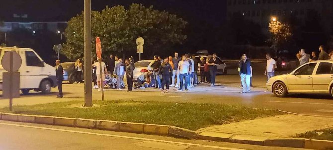 Otomobille Çarpışan Motosikletli Kurye Ağır Yaralandı