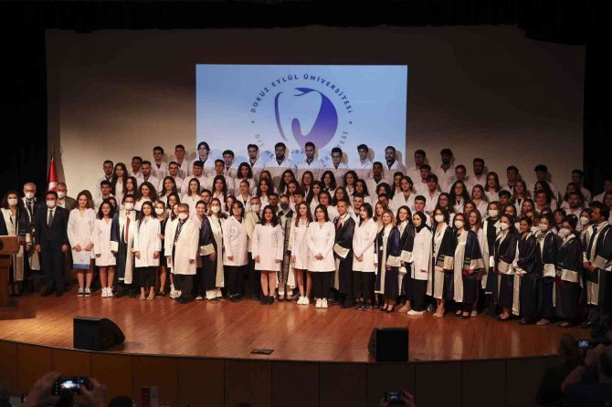 Deü Diş Hekimi Adayları Beyaz Önlüklerini Giydi