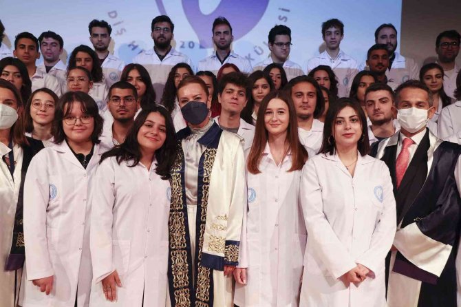 Deü Diş Hekimi Adayları Beyaz Önlüklerini Giydi