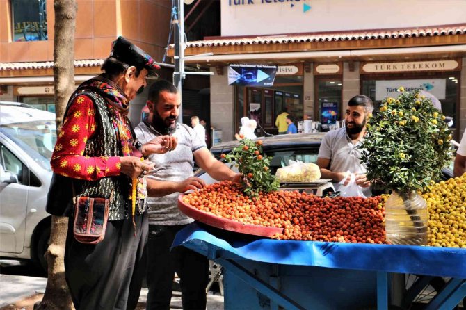 Sonbahar Habercisi Alıç Tezgahlarda Yerini Aldı