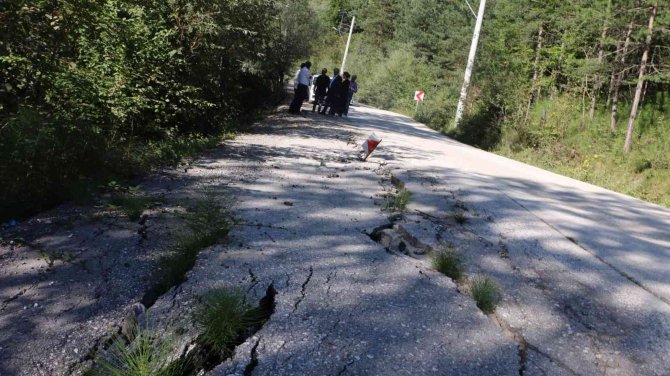 Köy Yollarında Düzenlemeler Devam Ediyor