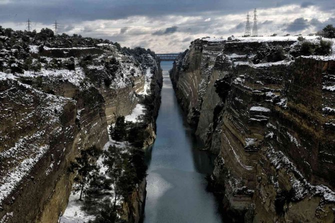 Yunanistan’daki Korint Kanalı 2023 Yazına Kadar Kapalı Kalacak