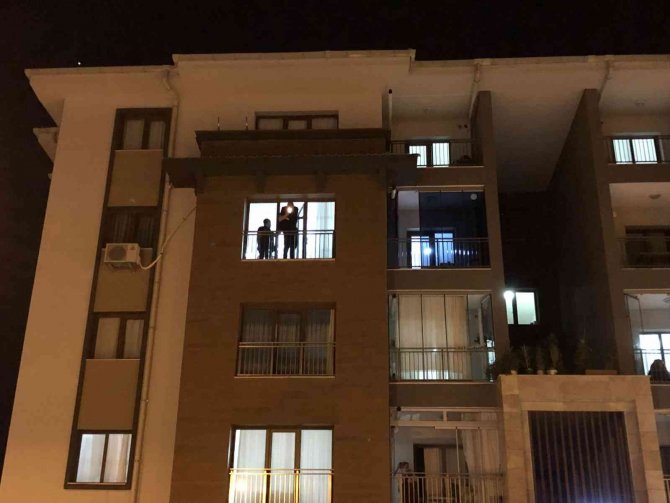 Elazığ’da 4’üncü Kattan Düşen Kadın Yaralandı