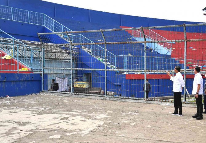 Endonezya’da Stadyumdaki İzdihamda Ölü Sayısı 131’e Yükseldi