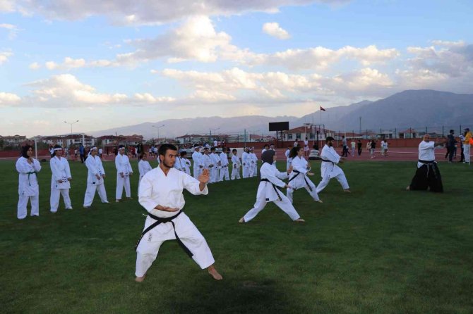 Erzincan’da Amatör Spor Haftası, Renkli Görüntülere Sahne Oldu