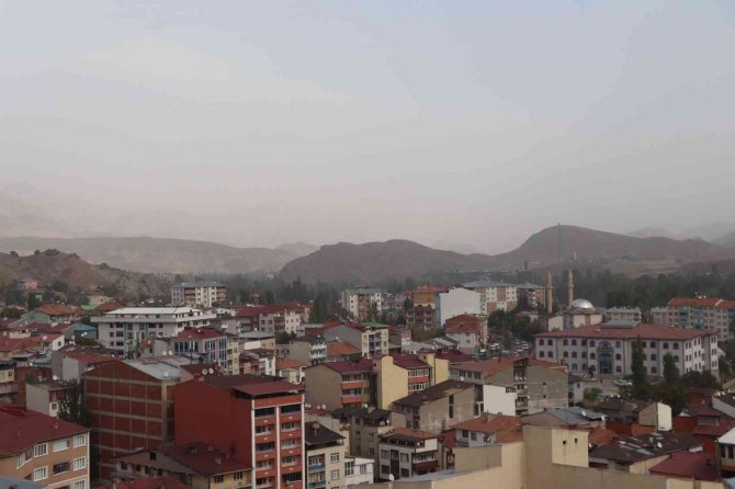 Oltu’yu Toz Bulutu Sardı