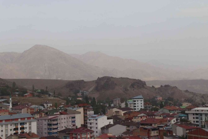 Oltu’yu Toz Bulutu Sardı