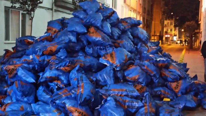 Tonlarca Kömür Sokağı Kapadı