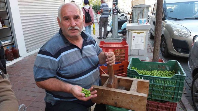 Balıkesir’de Kırma Zeytin Yapımına Başlandı