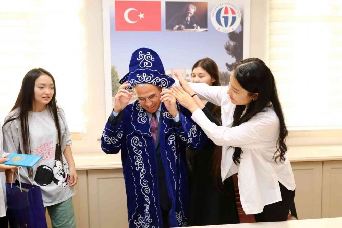 Kazakistanlı Öğrenciler Gaün’de