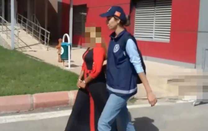 Yankesici Kadınlar Güvenlik Kameralarına Yakalandı