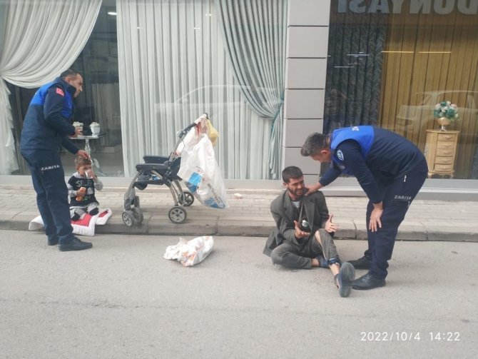 Bursa’da Dilencinin Zabıtaya Direnme Anları Kamerada